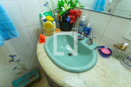 Casa à venda com 720m², 4 quartos e 4 vagas Casa à venda com 720m², 4 quartos e 4 vagasPia do Banheiro Social