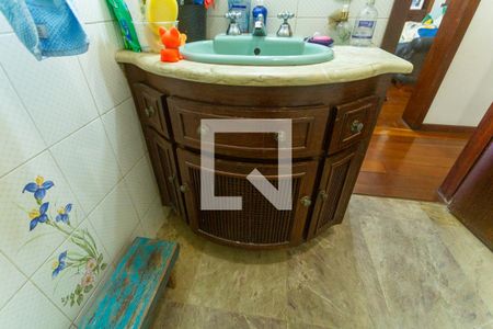 Casa à venda com 720m², 4 quartos e 4 vagas Casa à venda com 720m², 4 quartos e 4 vagasArmário do Banheiro Social