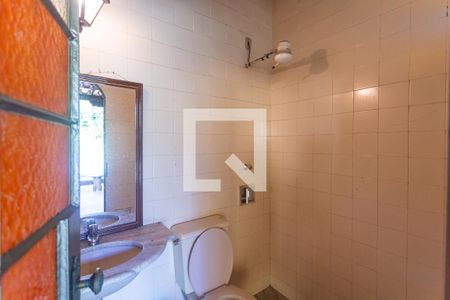 Casa à venda com 720m², 4 quartos e 4 vagas Casa à venda com 720m², 4 quartos e 4 vagasBanheiro da Área da Churrasqueira