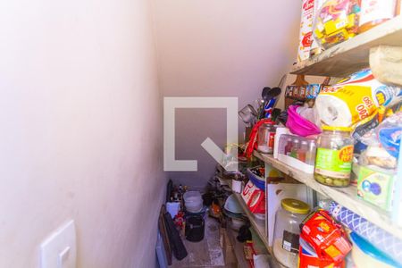 Casa à venda com 720m², 4 quartos e 4 vagas Casa à venda com 720m², 4 quartos e 4 vagasDespensa