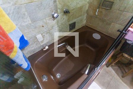 Casa à venda com 720m², 4 quartos e 4 vagas Casa à venda com 720m², 4 quartos e 4 vagasBanheira do Banheiro da Suíte