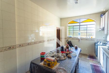 Casa à venda com 720m², 4 quartos e 4 vagas Casa à venda com 720m², 4 quartos e 4 vagasCozinha