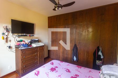 Casa à venda com 720m², 4 quartos e 4 vagas Casa à venda com 720m², 4 quartos e 4 vagasSuíte