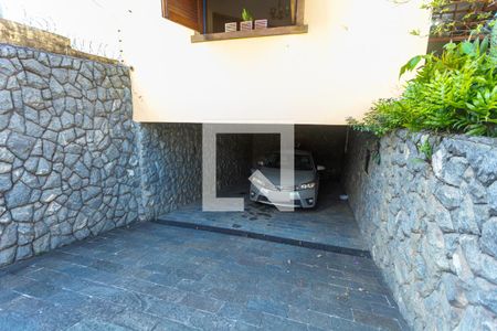 Casa à venda com 720m², 4 quartos e 4 vagas Casa à venda com 720m², 4 quartos e 4 vagasGaragem