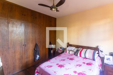 Casa à venda com 720m², 4 quartos e 4 vagas Casa à venda com 720m², 4 quartos e 4 vagasSuíte