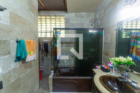 Casa à venda com 720m², 4 quartos e 4 vagas Casa à venda com 720m², 4 quartos e 4 vagasBanheiro da Suíte