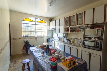 Casa à venda com 720m², 4 quartos e 4 vagas Casa à venda com 720m², 4 quartos e 4 vagasCozinha