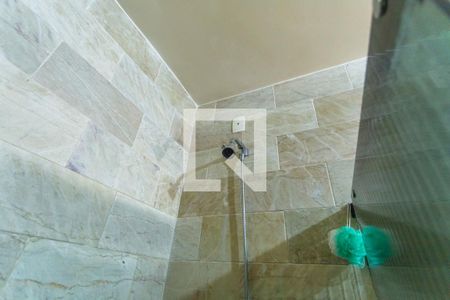 Casa à venda com 720m², 4 quartos e 4 vagas Casa à venda com 720m², 4 quartos e 4 vagasChuveiro do Banheiro da Suíte