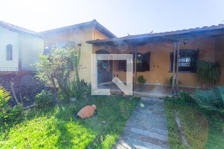 Casa à venda com 720m², 4 quartos e 4 vagas Casa à venda com 720m², 4 quartos e 4 vagasJardim