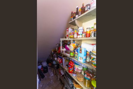 Casa à venda com 720m², 4 quartos e 4 vagas Casa à venda com 720m², 4 quartos e 4 vagasDespensa