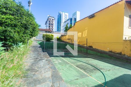 Casa à venda com 720m², 4 quartos e 4 vagas Casa à venda com 720m², 4 quartos e 4 vagasQuadra Esportiva