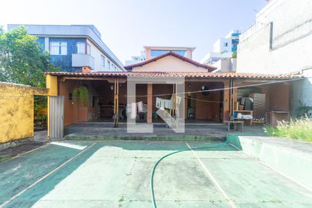 Casa à venda com 720m², 4 quartos e 4 vagas Casa à venda com 720m², 4 quartos e 4 vagasÁrea da Churrasqueira