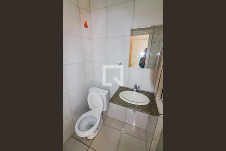 Casa de condomínio à venda com 100m², 2 quartos e 4 vagas Casa de condomínio à venda com 100m², 2 quartos e 4 vagasBanheiro Social