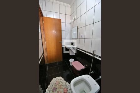 Casa à venda com 237m², 4 quartos e 4 vagasBanheiro do Quarto 4 (suíte)