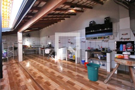 Casa à venda com 237m², 4 quartos e 4 vagasÁrea dos fundos