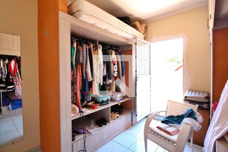 Casa à venda com 237m², 4 quartos e 4 vagasCloset do Quarto 3 (suíte)