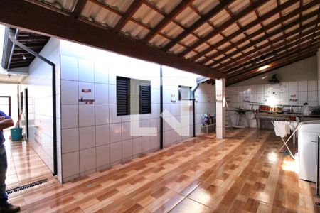 Casa à venda com 237m², 4 quartos e 4 vagasÁrea dos fundos