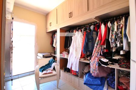 Casa à venda com 237m², 4 quartos e 4 vagasCloset do Quarto 3 (suíte)