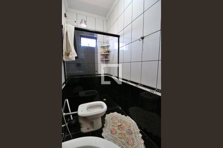 Casa à venda com 237m², 4 quartos e 4 vagasBanheiro do Quarto 4 (suíte)