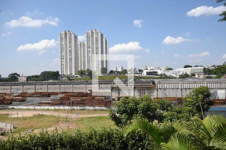 Vista de apartamento à venda com 3 quartos, 67m² em Parque Pinheiros, Taboão da Serra