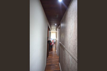 Corredor de apartamento à venda com 3 quartos, 67m² em Parque Pinheiros, Taboão da Serra