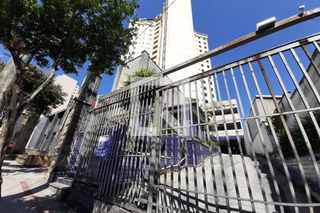 Fachada e portaria de apartamento para alugar com 2 quartos, 60m² em Planalto, Belo Horizonte