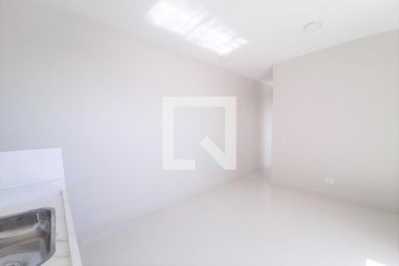 Cozinha de apartamento para alugar com 2 quartos, 60m² em Planalto, Belo Horizonte