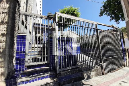 Fachada e portaria de apartamento para alugar com 2 quartos, 60m² em Planalto, Belo Horizonte