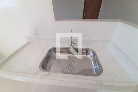 Cozinha de apartamento para alugar com 2 quartos, 60m² em Planalto, Belo Horizonte