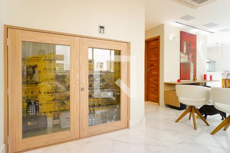 Apartamento à venda com 150m², 4 quartos e 1 vagaDetalhe Sala/Cozinha Adega
