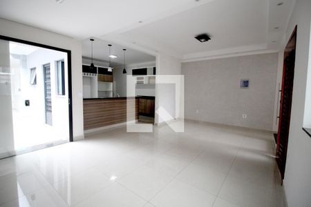Sala de casa para alugar com 3 quartos, 170m² em Jardim Santa Catarina, Sorocaba