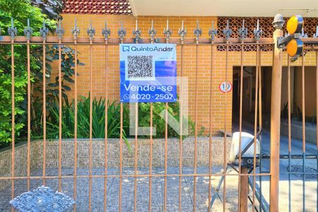 Apartamento à venda com 136m², 4 quartos e 1 vaga Apartamento à venda com 136m², 4 quartos e 1 vagaPlaca de Vende-se