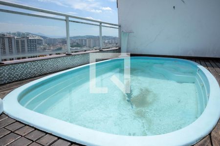 Apartamento à venda com 94m², 2 quartos e 1 vaga Apartamento à venda com 94m², 2 quartos e 1 vagaPiscina