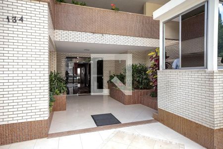 Apartamento à venda com 94m², 2 quartos e 1 vaga Apartamento à venda com 94m², 2 quartos e 1 vagaEntrada