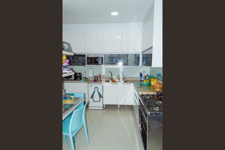 Apartamento para alugar com 215m², 4 quartos e 4 vagas Apartamento para alugar com 215m², 4 quartos e 4 vagasCozinha - Armários