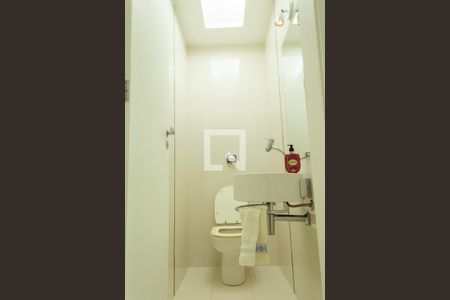 Apartamento para alugar com 215m², 4 quartos e 4 vagas Apartamento para alugar com 215m², 4 quartos e 4 vagasLavabo