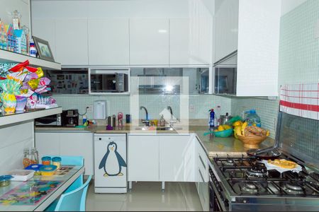 Apartamento para alugar com 215m², 4 quartos e 4 vagas Apartamento para alugar com 215m², 4 quartos e 4 vagasCozinha