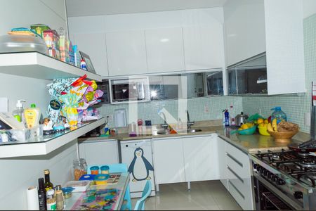Apartamento para alugar com 215m², 4 quartos e 4 vagas Apartamento para alugar com 215m², 4 quartos e 4 vagasCozinha