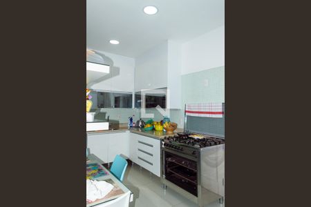 Apartamento para alugar com 215m², 4 quartos e 4 vagas Apartamento para alugar com 215m², 4 quartos e 4 vagasCozinha