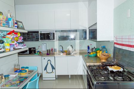 Apartamento para alugar com 215m², 4 quartos e 4 vagas Apartamento para alugar com 215m², 4 quartos e 4 vagasCozinha