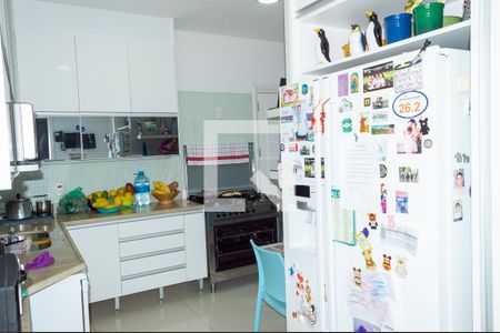 Apartamento para alugar com 215m², 4 quartos e 4 vagas Apartamento para alugar com 215m², 4 quartos e 4 vagasCozinha