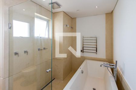 Apartamento para alugar com 134m², 2 quartos e 3 vagas Apartamento para alugar com 134m², 2 quartos e 3 vagasBanheiro da Suíte 1