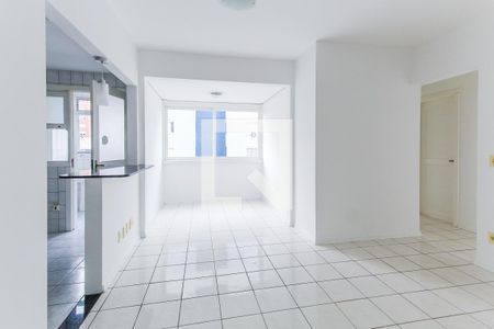 Sala de apartamento para alugar com 3 quartos, 70m² em Chácara das Pedras, Porto Alegre