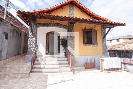 Casa à venda com 300m², 4 quartos e 3 vagasFachada