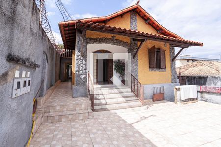Casa à venda com 300m², 4 quartos e 3 vagasFachada