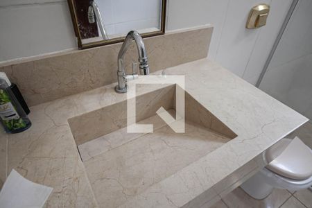 Casa à venda com 300m², 4 quartos e 3 vagasBanheiro social