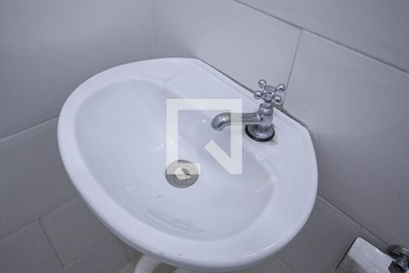 Casa à venda com 300m², 4 quartos e 3 vagasBarracão 1 - Banheiro social