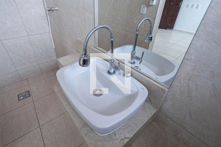 Casa à venda com 300m², 4 quartos e 3 vagasBanheiro da suíte