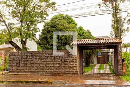 Casa à venda com 230m², 3 quartos e 2 vagas Casa à venda com 230m², 3 quartos e 2 vagasFachada