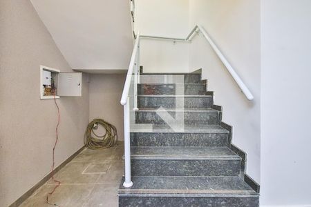 Apartamento para alugar com 43m², 2 quartos e sem vagaEscada de acesso 